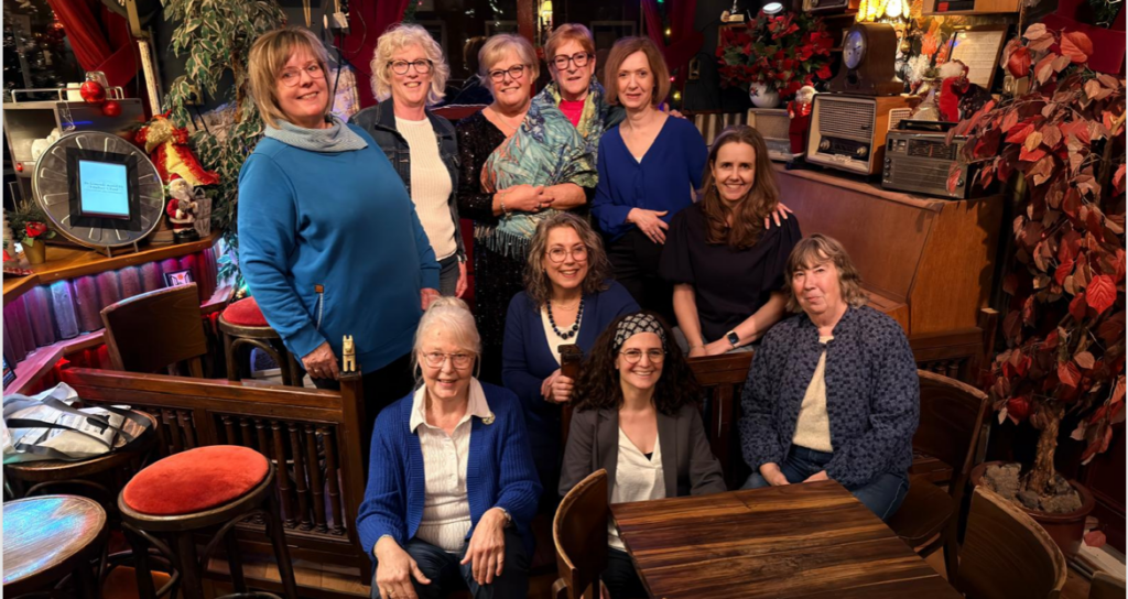 Koor Sister Act tijdens repetitie